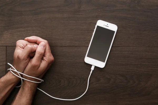Mobile Addiction: Signs You Should Know